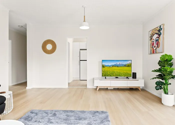 Bright And Convenient Apartment, Close To Shops